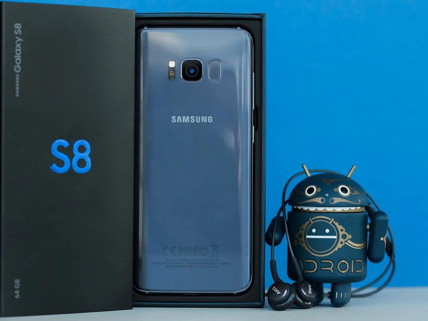 Samsung s8 обзор. Samsung s8. Galaxy s8 Blue. Самсунг 8 Duos. Samsung s8+ 2020.