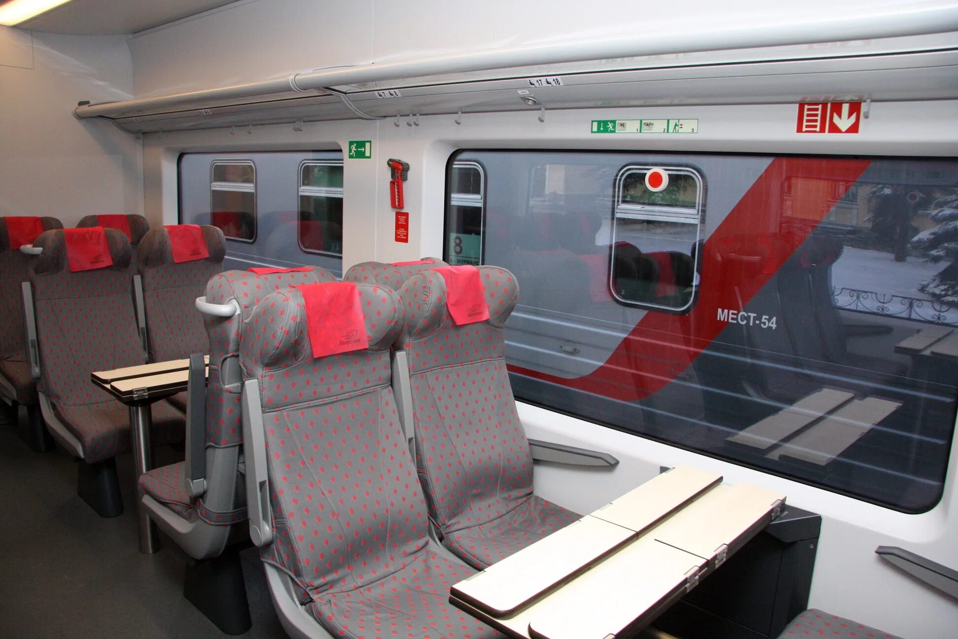Ласточка эс1 премиум. Комфорт поезд ласточка 820. Электропоезд ласточка эс1 салон. Эс1 ласточка салон. Электричка ласточка пермь.