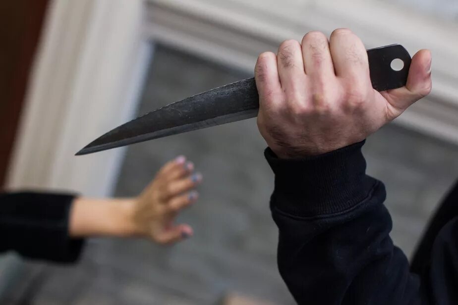 мужчина угрожал