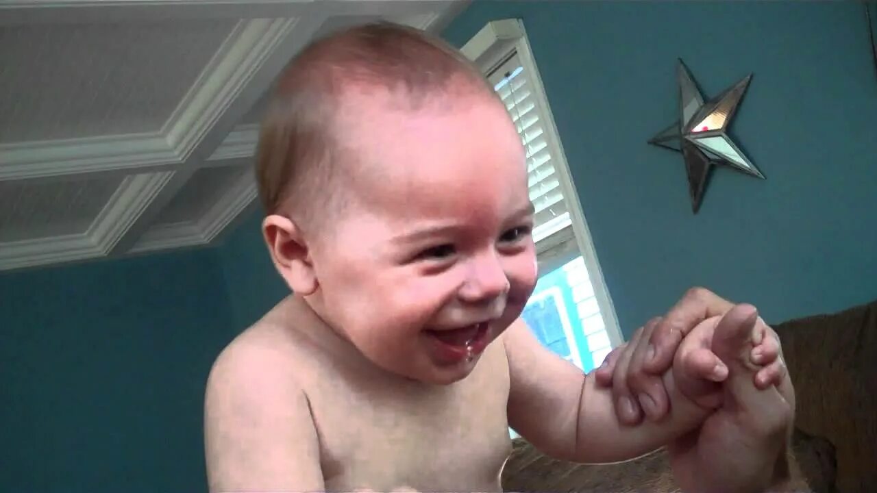 Приколы про детей который. Смешные фото детей. Ава на видео в ютуб про детей приколы. Смешные детские ролики. Прикольные фото детей.