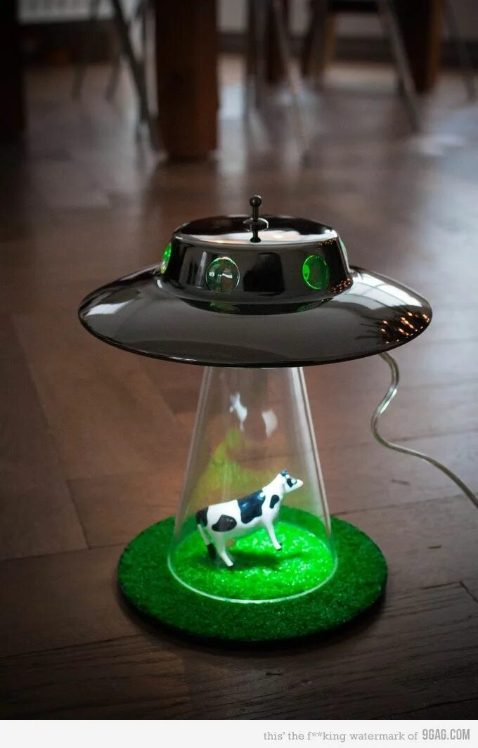 Ночник the Alien Abduction Lamp. Креативные вещи. Необыкновенные вещи. Летающая тарелка поделка. Клевые вещи