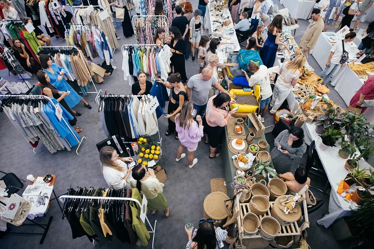 Сансевьеры на выставке опен спейс маркет фото. Вещи с рынка. Фэшн маркет москва. Fashion market. Фэшн маркет.