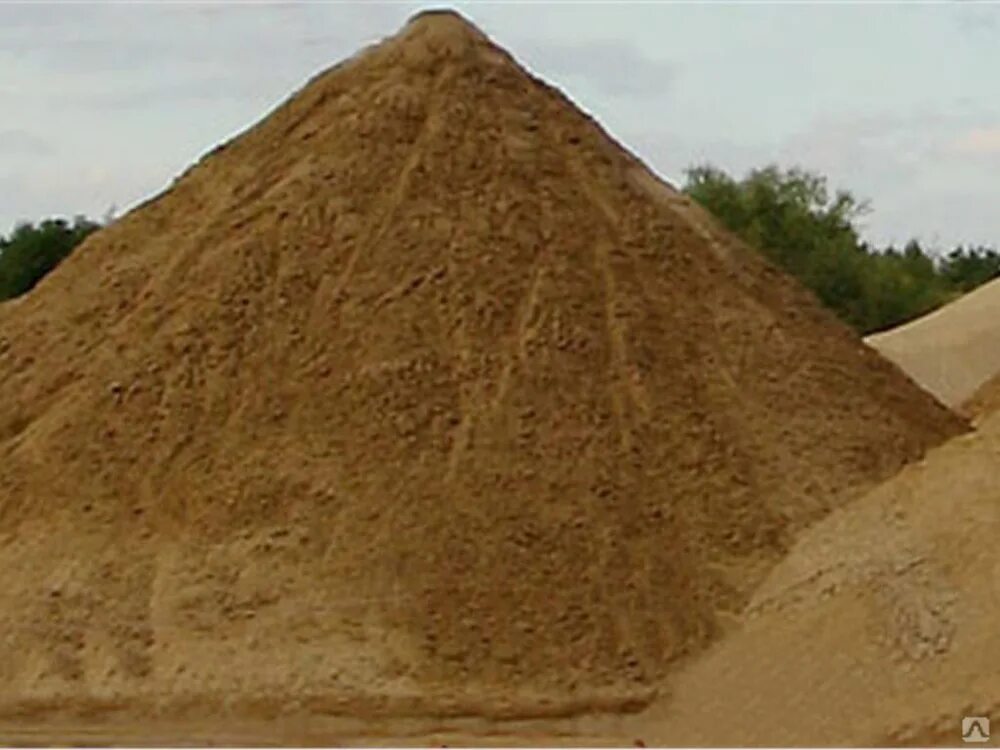 Песок карьерный тонны в кубы. Диаметр кучи песка 1м3. 10 Тонн песка. Куча песка. Песок конусный.