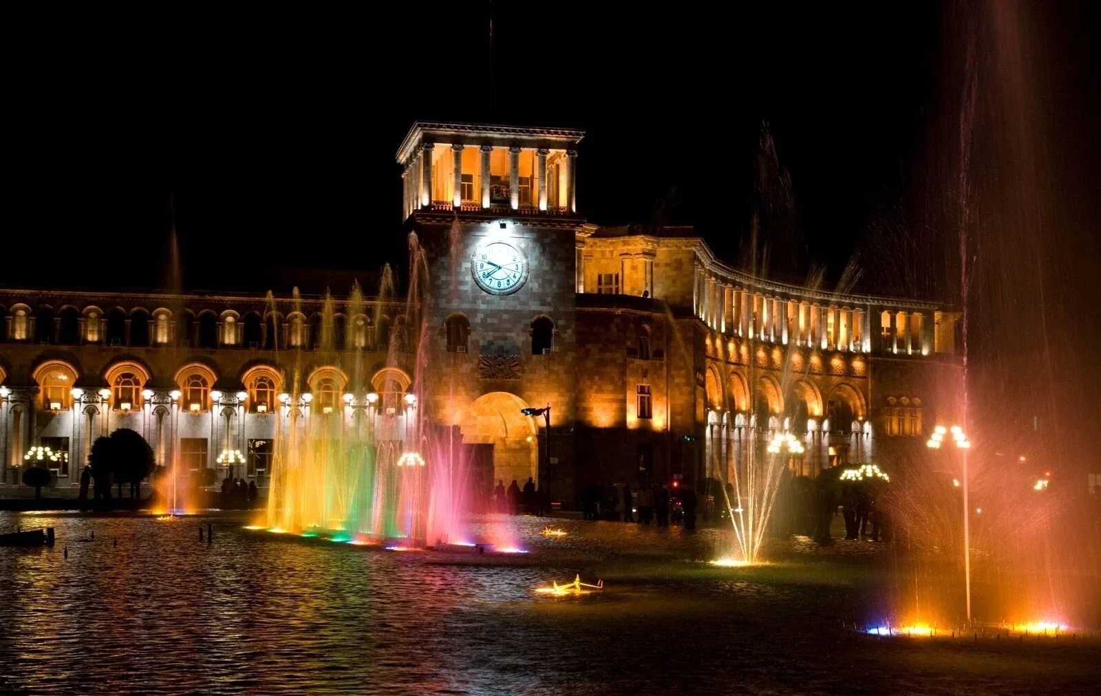 Ереван раньше. Армения город Ереван. Ереван площадь города. Ереван Каскад площадь. Ереван столица Армении достопримечательности.