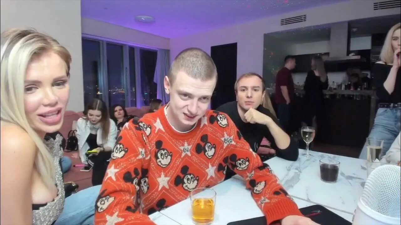 Мелстрой и самбука. Катя самбука меллстрой сиськи. Mellstroy фелиция. Мелстрой и самбука. Мелстрой и самбука.