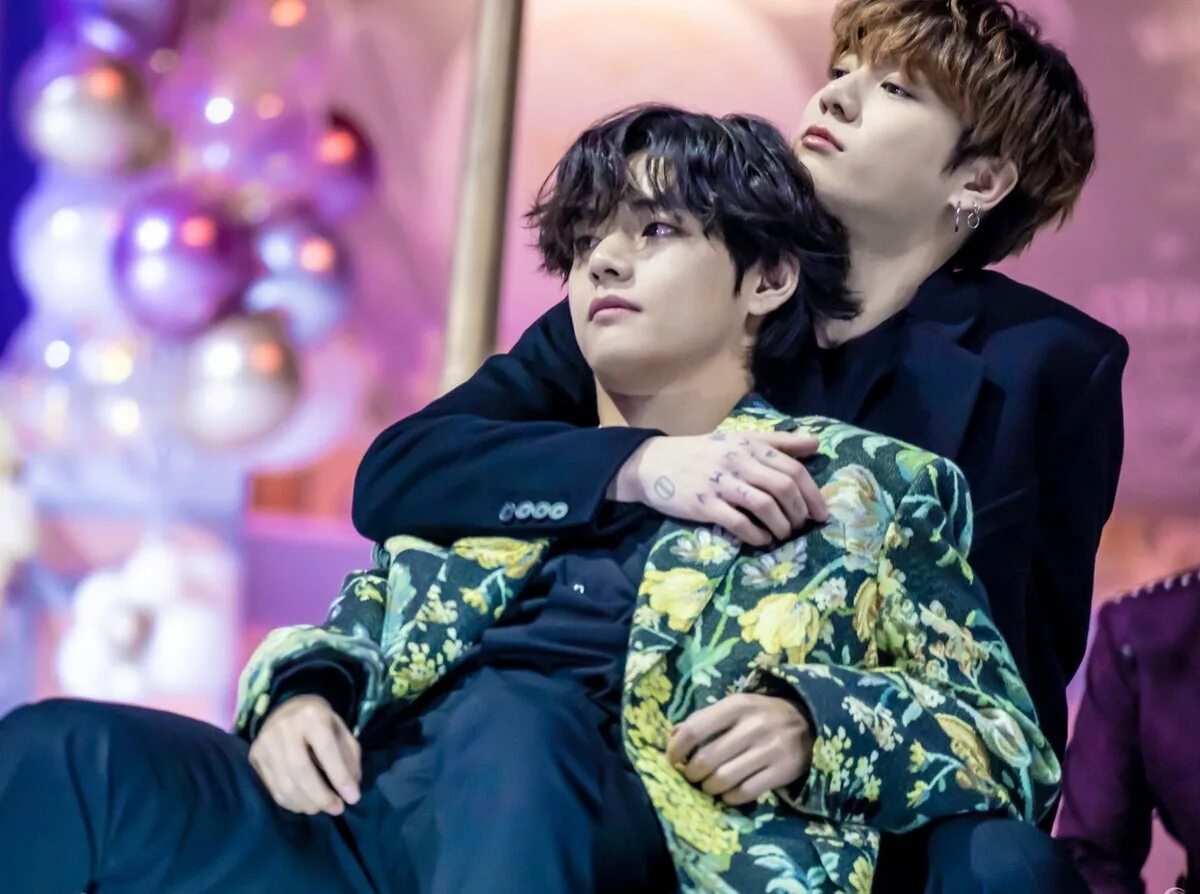 Чонгук БТС. Чонгук и Тэхен. Taekook 2014. Тэхен БТС. Цвета вигуков