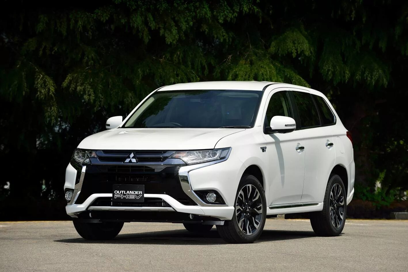 Mitsubishi outlander phev. Мицубиси аутлендер phev. Митсубиши аутлендер phev. Mitsubishi outlander 3 phev. Митсубиси аутлендер пхев.