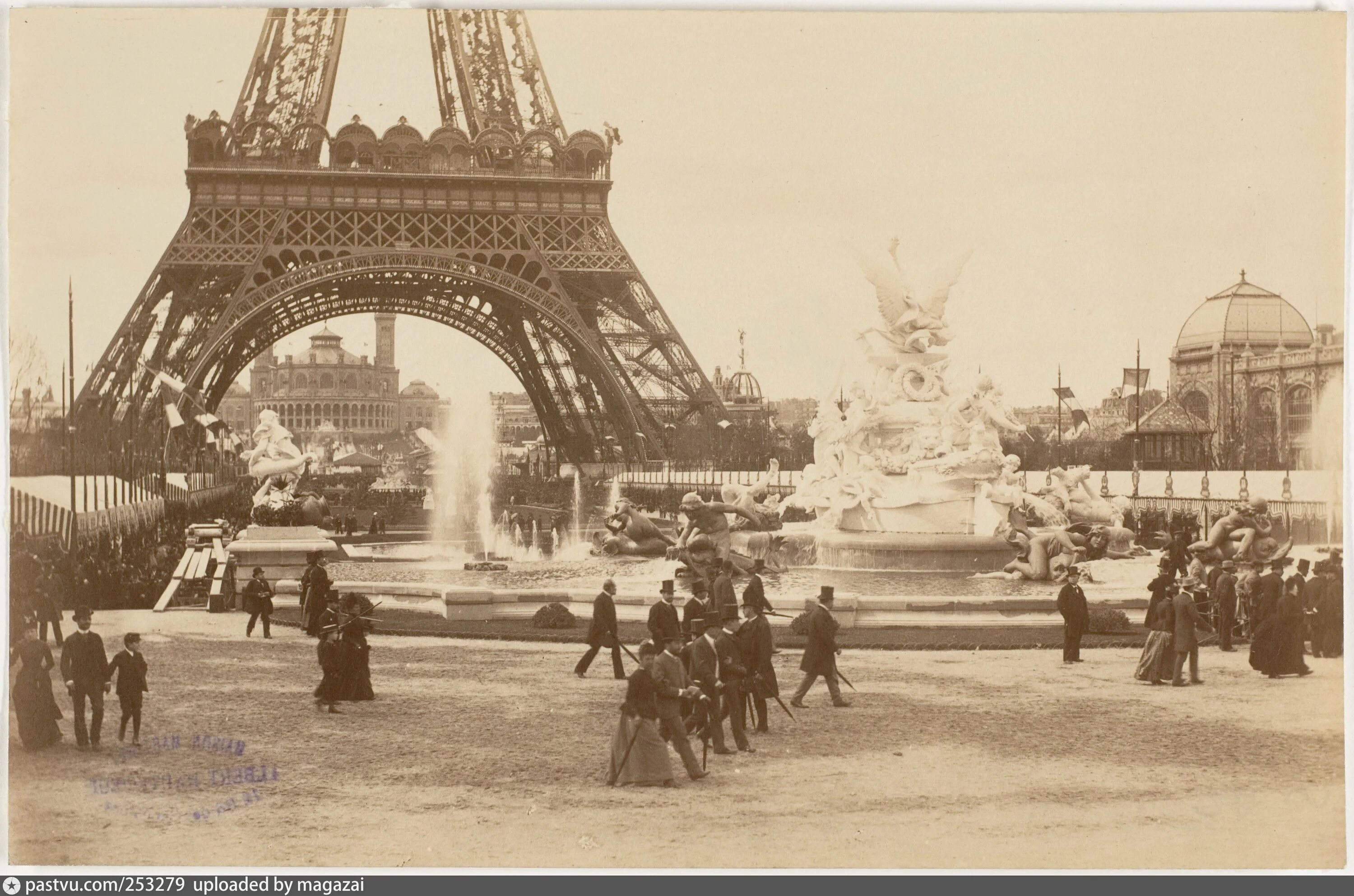Париж 1889 Эйфелева башня. Эйфелева башня в Париже 1889 год. Париж 1912. Париж 1880 годы. Франция 1800