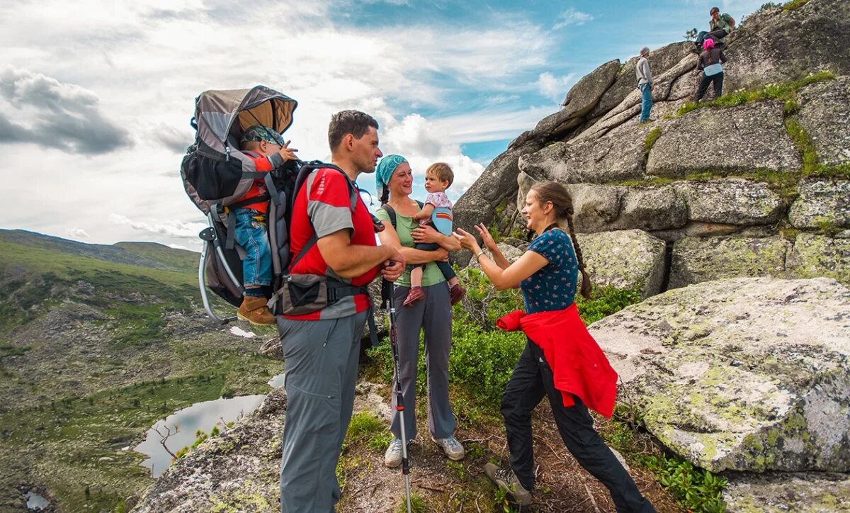 Mountain child. Горный Алтай турпоходы. Туризм дети. Экскурсия в горы. Поход в горы.