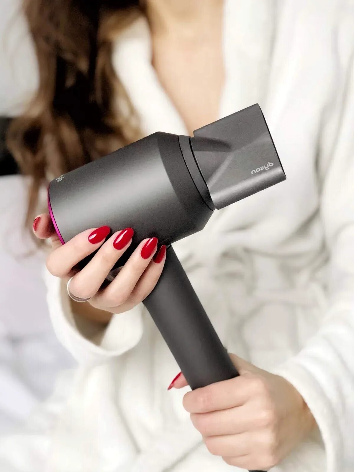 Фен дайсон с диффузором. Дайсон фен стайлер. дайсон фен 2025. стайлер dyson supersonic. фен дайсон для локонов.