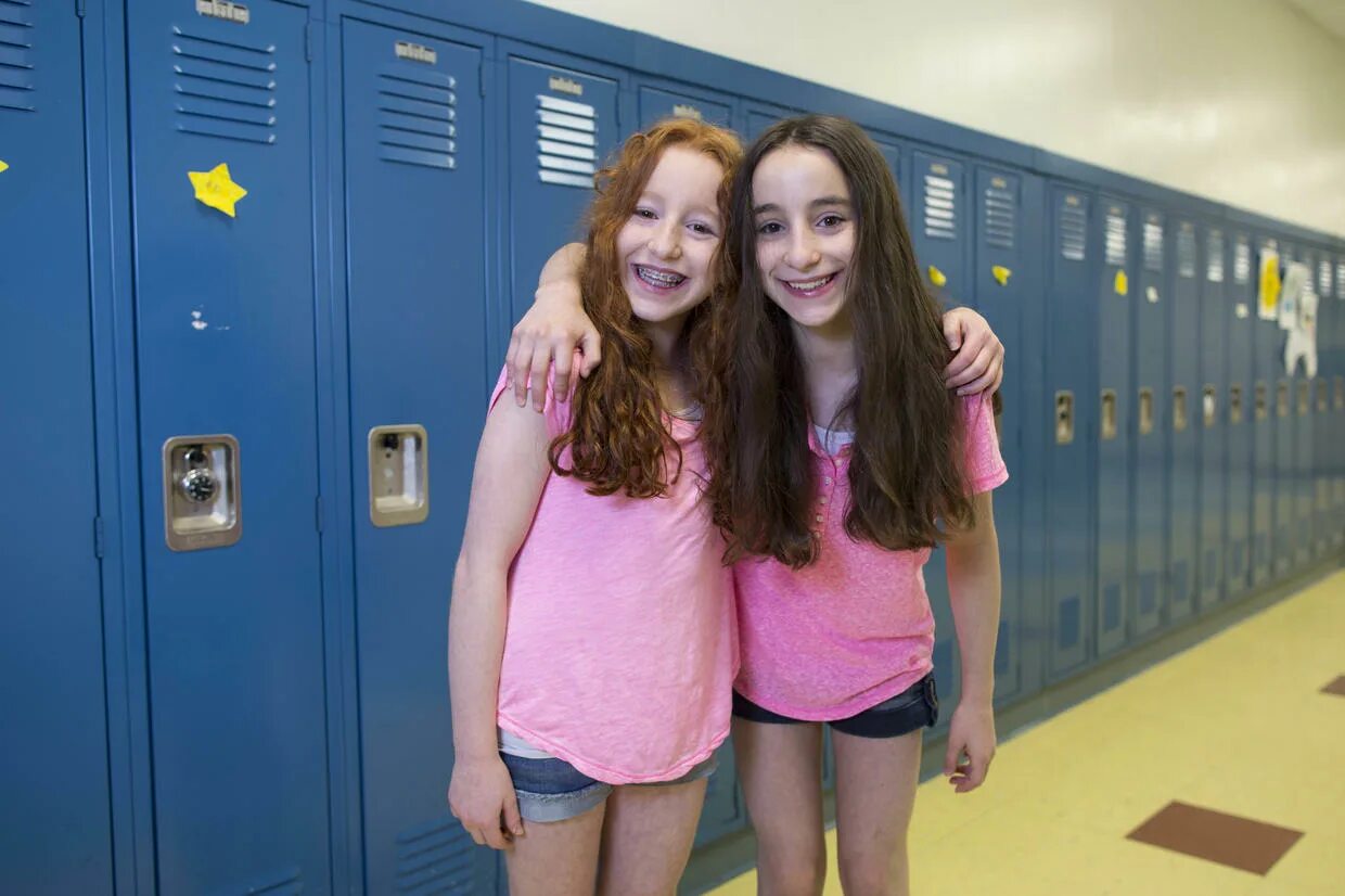 Меган фокс 2009 тело дженнифер. Experiment with sister s body. Book review on the corner. Брат и сестра подростки ссорятся. Experiment with sister s body.