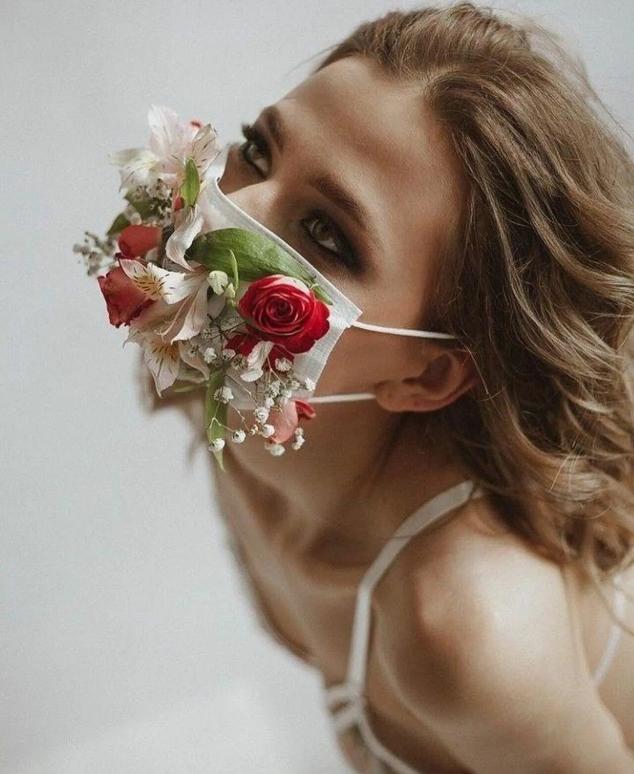 Креативные фото цветов. Маскне. Креативный цветочек. Человек с цветами. Креативные фото цветов.