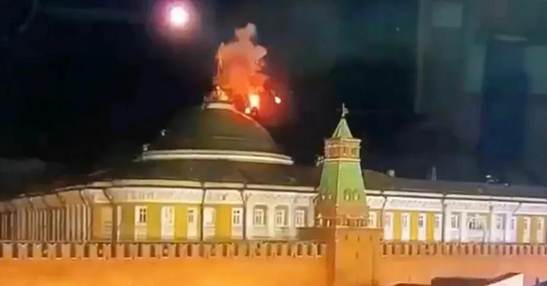 Нападение на кремль. Кремль вчера. Над Кремлем. Кремль площадь. Красная площадь сегодня.