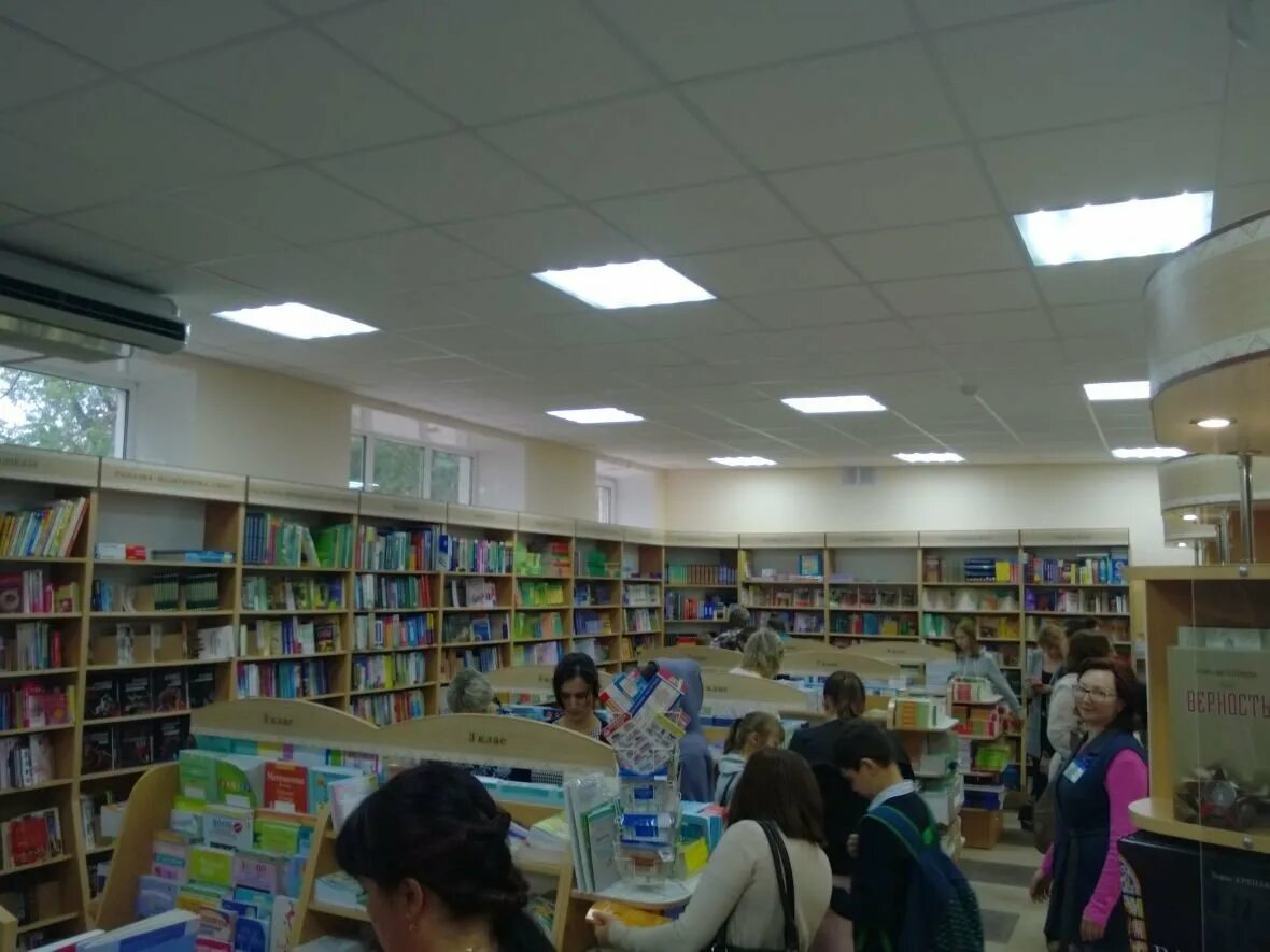 Книжный магазин светоч. Светоч в минске. Белкнига минск. Магазин светоч в минске. Светоч книжный магазин.