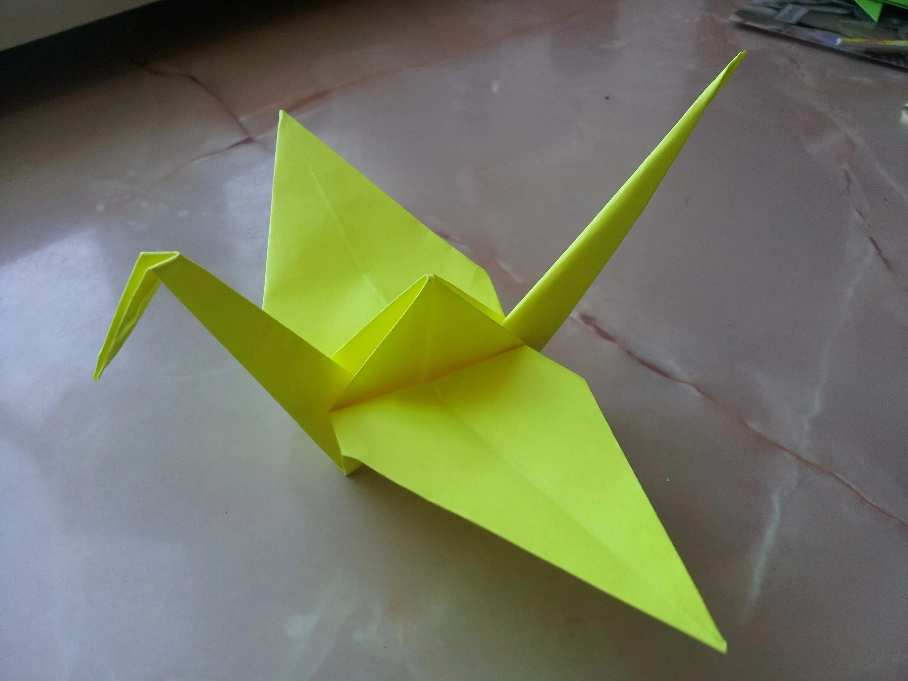 Оригами. Оригами из бумаги. Поделка Журавлик из бумаги. Оригами картинки.