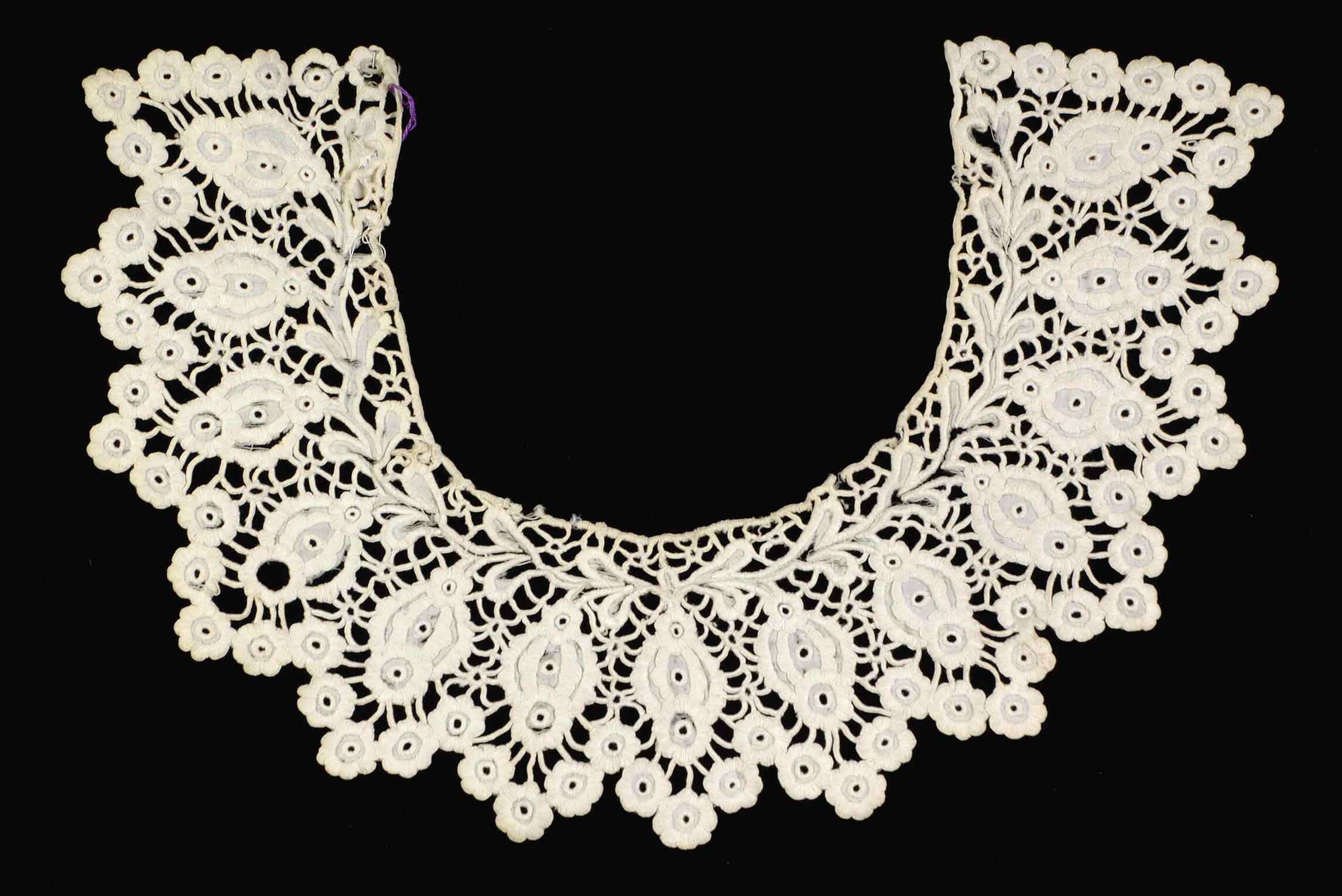 вязаные ажурные воротнички. воротничок крючком на платье женщине. кружевной воротник. воротничок крючком на платье женщине. кружевной воротничок ирина маркелова.