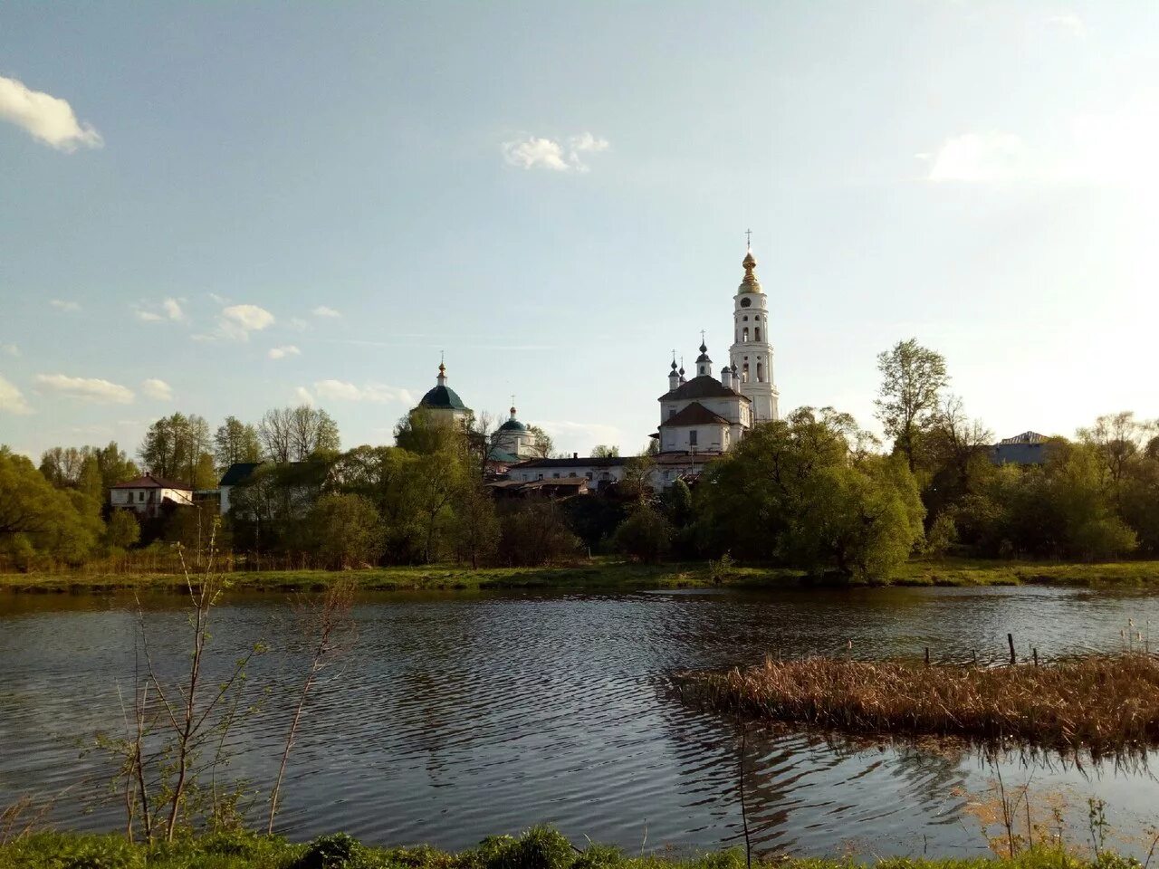 Погода лежнево ивановской неделю. Церковь Покрова Пресвятой Богородицы в Лежнево. Лежнево Ивановская область. Колокольня в Лежнево Ивановской области. Мост Лежнево Ивановская область.