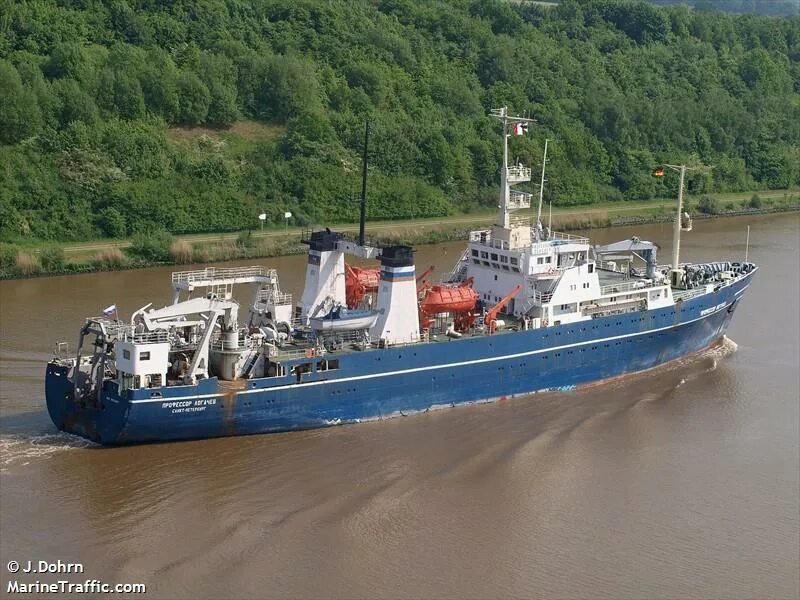 Профессор моисеев судно. Нис профессор логачев. Нис академик логачев. Научное судно профессор логачев. Теплоход профессор логачев.