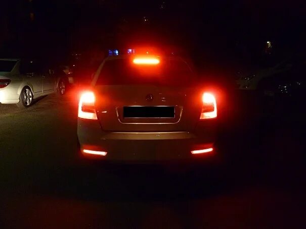 Задние габариты шкода а5. Задние габариты шкода а5. Стоп сигнал лампа skoda octavia a5 rs. Диодные габариты шкода а5. Повороты вместе с габаритом шкода суперб 2.