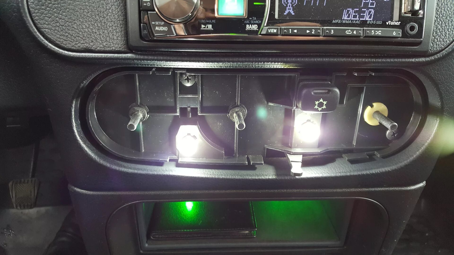 Подсветка блока климата - Chevrolet Niva, 1,7 л, 2014 года другое DRIVE2