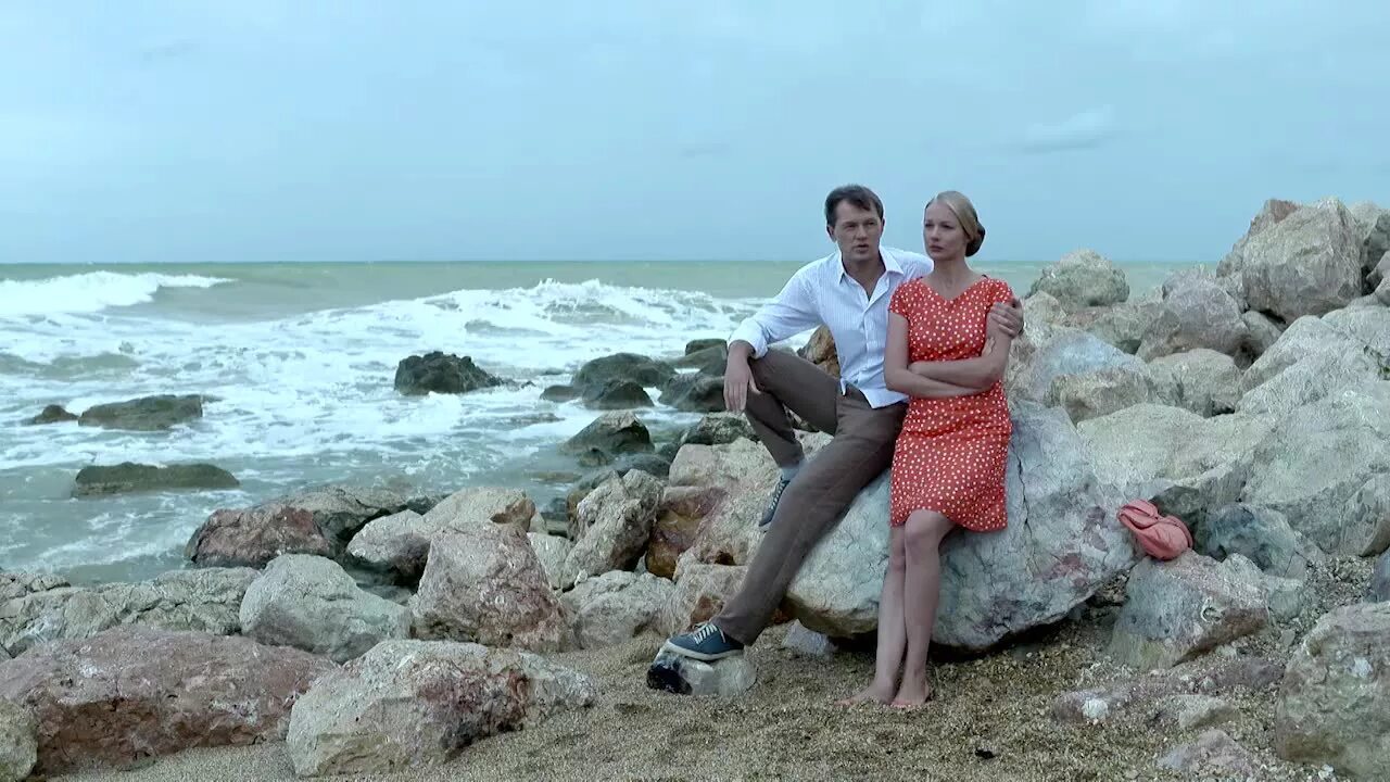 Улыбка пересмешника сериал 2014 кирилл. Поцелуй пересмешника. Улыбка пересмешника вика и андрей. Кирилл из улыбка пересмешника. Улыбка пересмешника сериал 2014.