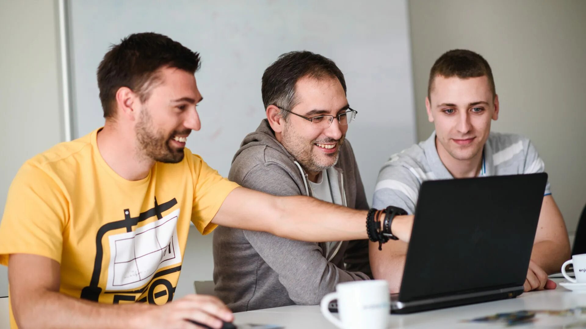 Qa engineer обучение. Qa инженер. qa engineer тестировщик. тестировщики и разработчик. qa программист.
