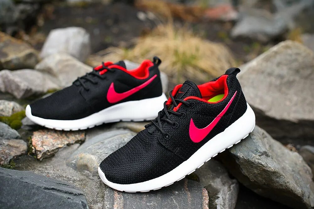 Хасл интернет магазин кроссовки мужские. Nike кроссовки Roshe Run. Nike Roshe Run Supreme Black. Кроссовки 2017 Roshe Run. Найк Рош раны.