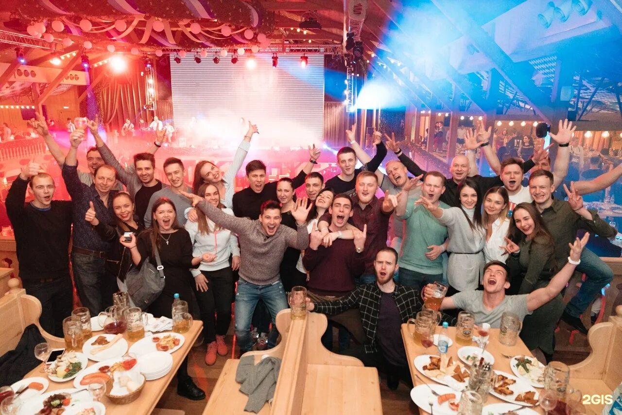 Ресторан альпенхаус спб крестовский остров. Альпен хаус спб. Петровский причал, ростов-на-дону, левобережная улица, 45. Alpenhaus ресторан спб. Альпенхаус ресторан в спб.