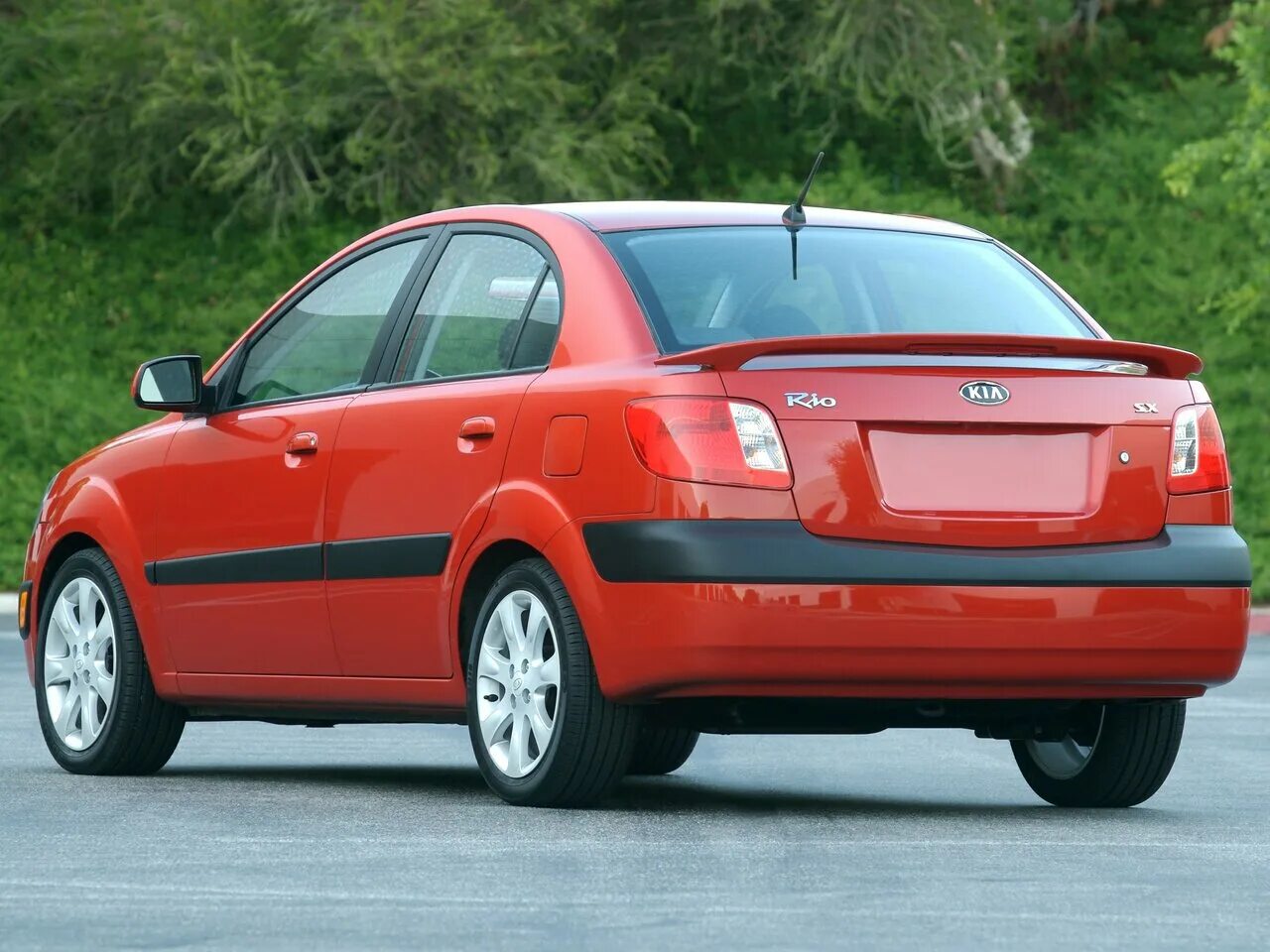 Киа второго поколения. Kia Rio 2005 седан. Киа Рио 2005 седан. Кия Рио 2009 седан. Киа Рио 2 поколения седан.