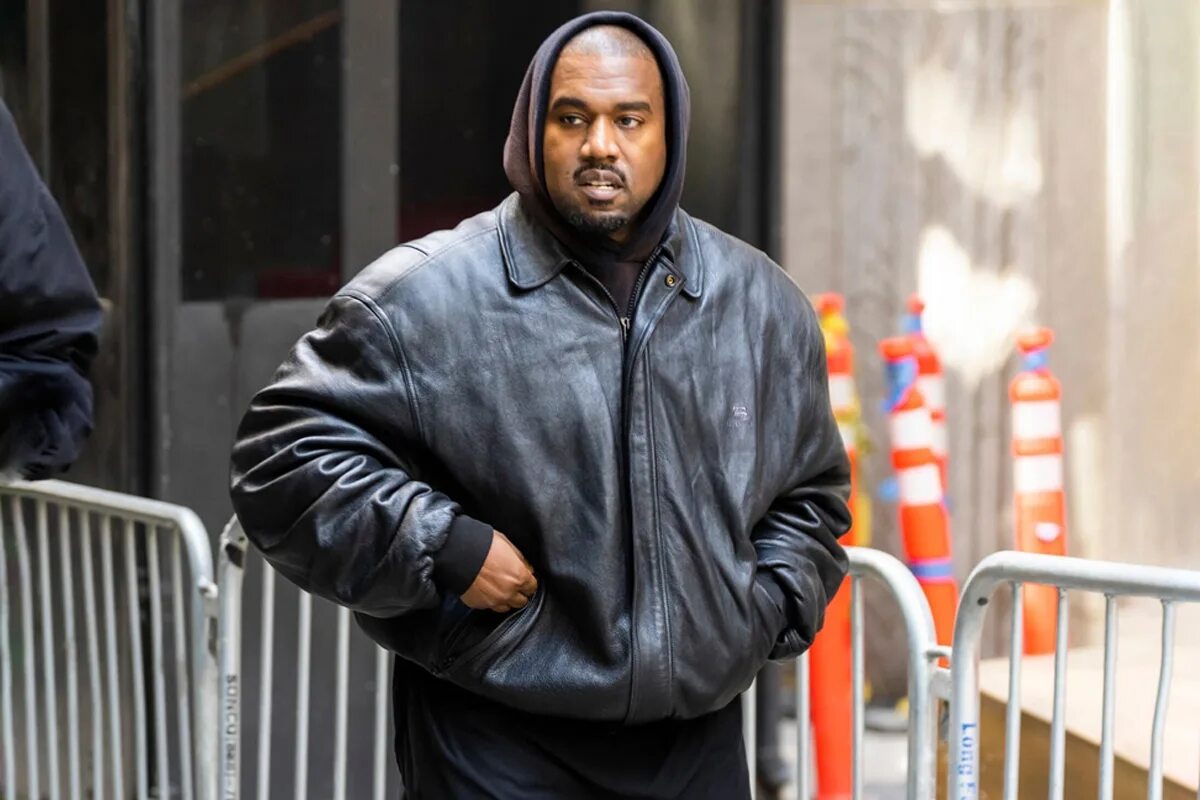 Stars kanye west ty. Кани вест 2022. Канье уэст 2022. Канье уэст фото. Kanye west папарацци.