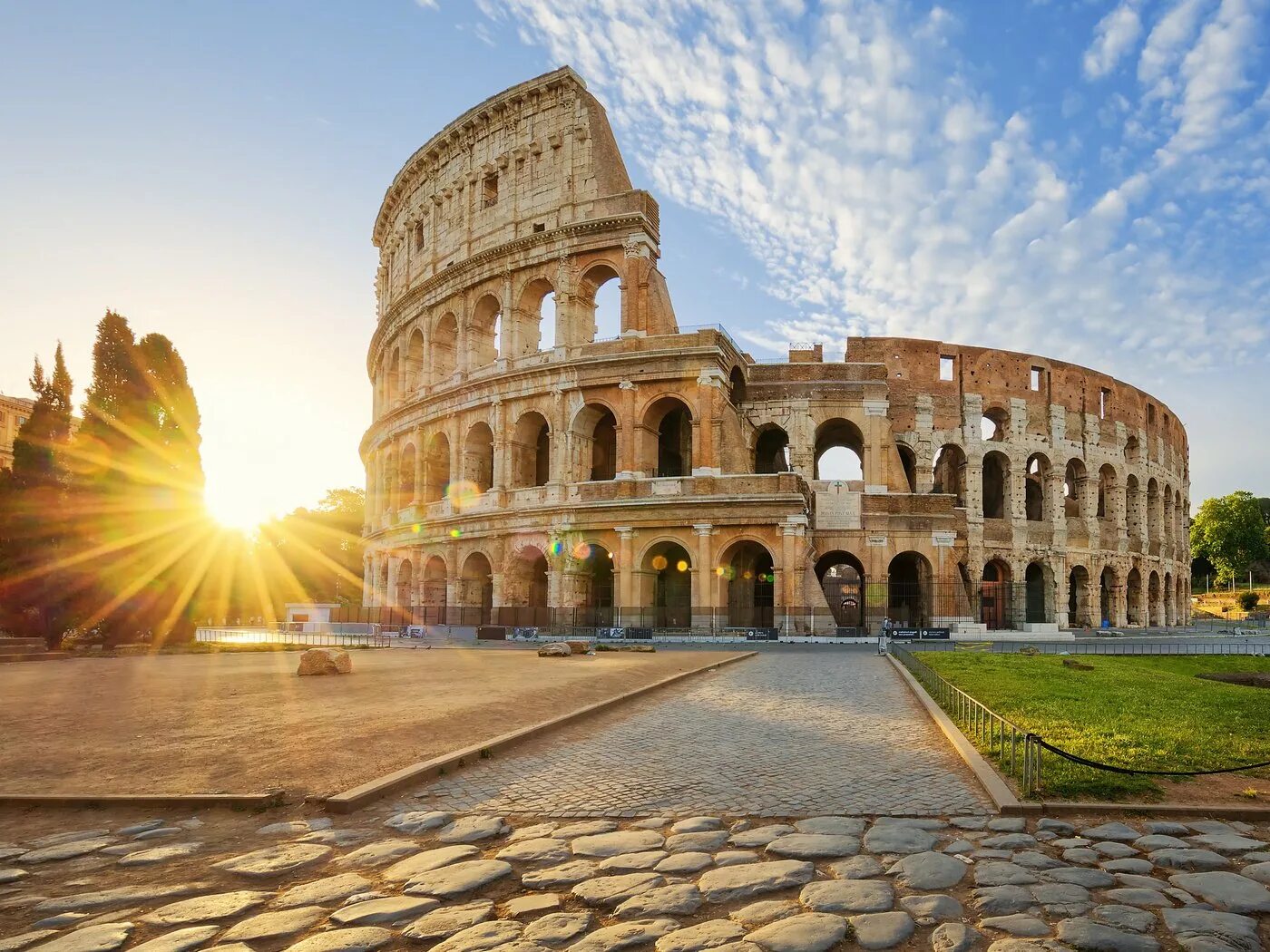 Колизей страна где находится. Колизей Рим Италия. Архитектура Италии Колизей. Амфитеатр Колизей в Риме. Колизей в Риме 2023.