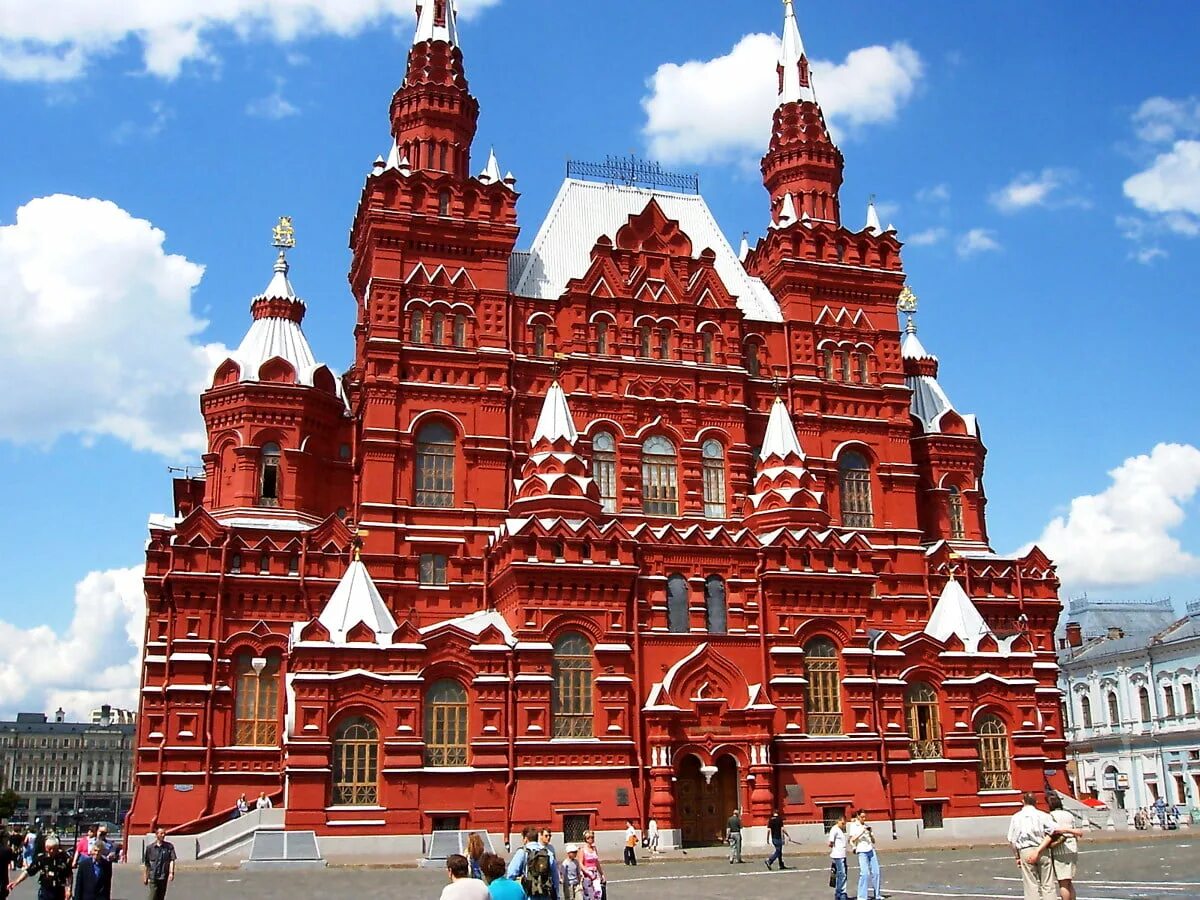 Красный дворец. Красный дворец Киров. Архитектура Москвы. Красное здание.