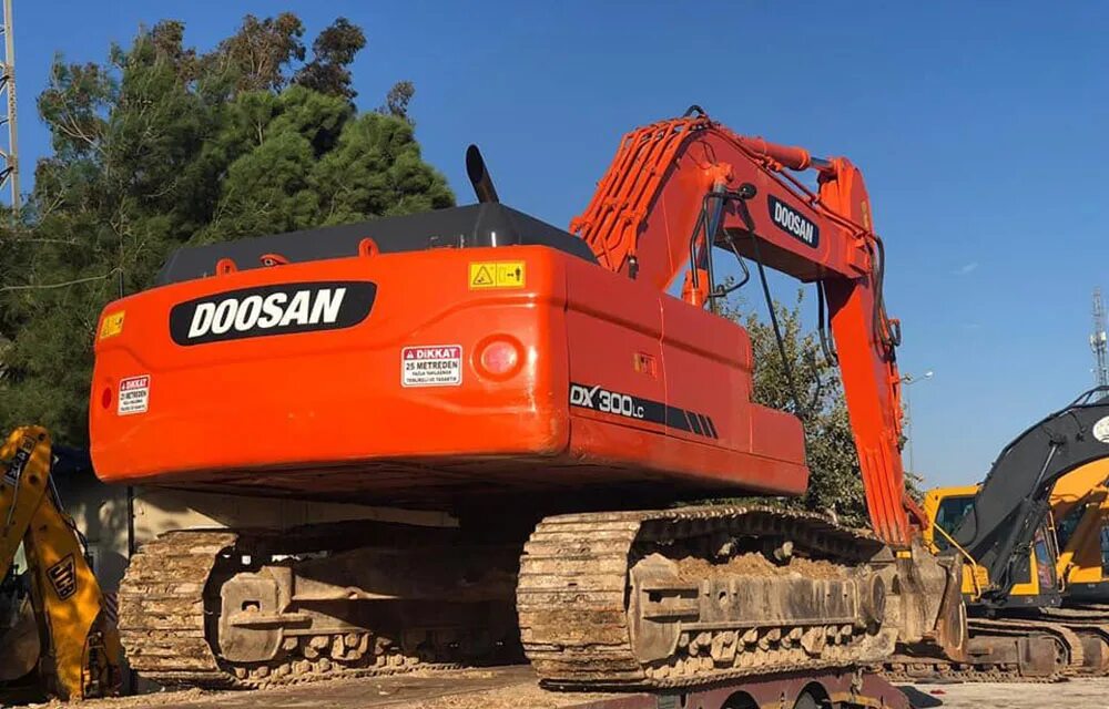 Doosan dx300. Гусеничный экскаватор dx300lca. Дусан dx300lca. Дусан 300 экскаватор гусеничный. Досан экскаватор