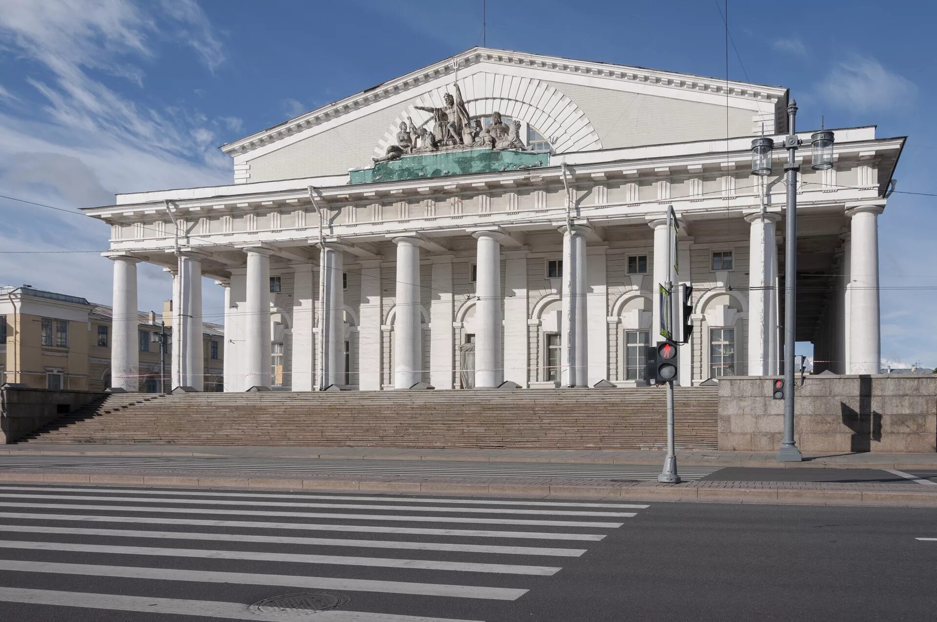 Здание биржи спб. Здание биржи в Санкт-Петербурге. Биржа на Васильевском острове. Тома де томон здание биржи в Санкт-Петербурге. Биржа на стрелке Васильевского острова.