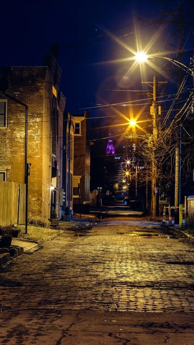 Ночная улица. Ночной город улица. Улица вечером. Двор ночью.