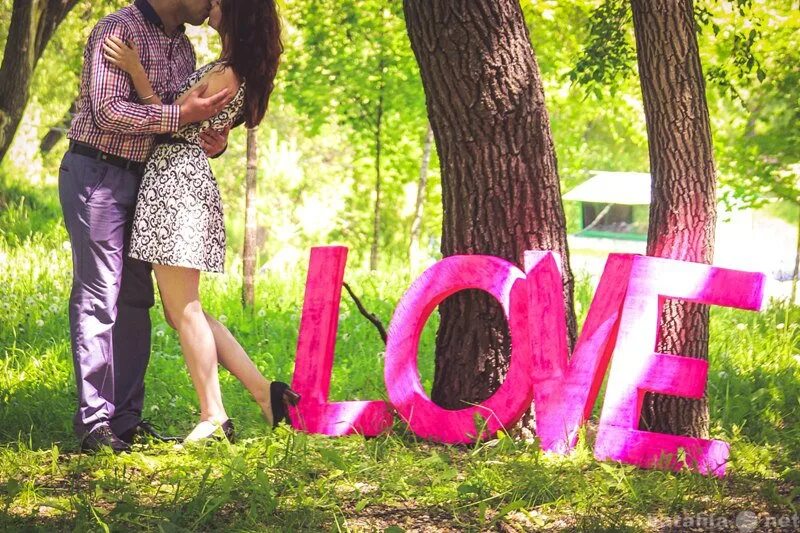 Буквы для фотосессии "Love". Буква а любовь. Большие буквы любовь. Буквы Love у забора. Выше лов