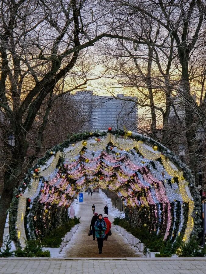 кремль зимой. фестиваль снег и лед в парке горького. каток вднх 2022-2023. день святого валентина в москве. гум-каток москва.