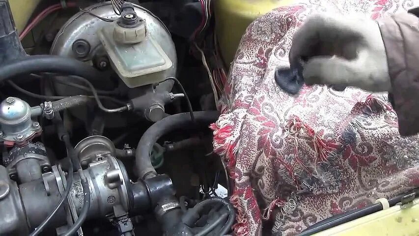 Почему мотор чихает