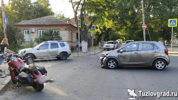 Ростов 1 июля. Авария в Новочеркасске с мотоциклом. Новочеркасск Баклановский ДТП мотоциклист.