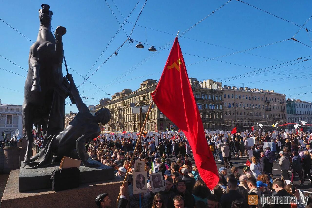 Спб 2015. Бессмертный полк Питер. Бессмертный полк 2018 в СПБ. СПБ Бессмертный полк на Невском.