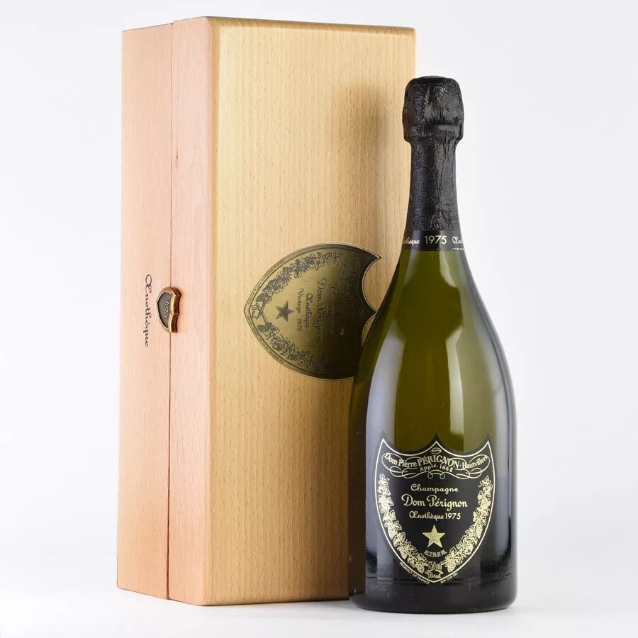 Дом вина отзывы. Dom Perignon винодельня. Ящик dom Perignon. Пьер Периньон. Вино этикетка dom Perignon.