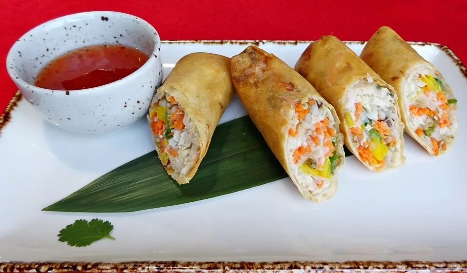 Нэм вьетнамские. Нэм вьетнамские из рисовой лепешки. Немы с мясом. Вьетнамские немы с креветками.