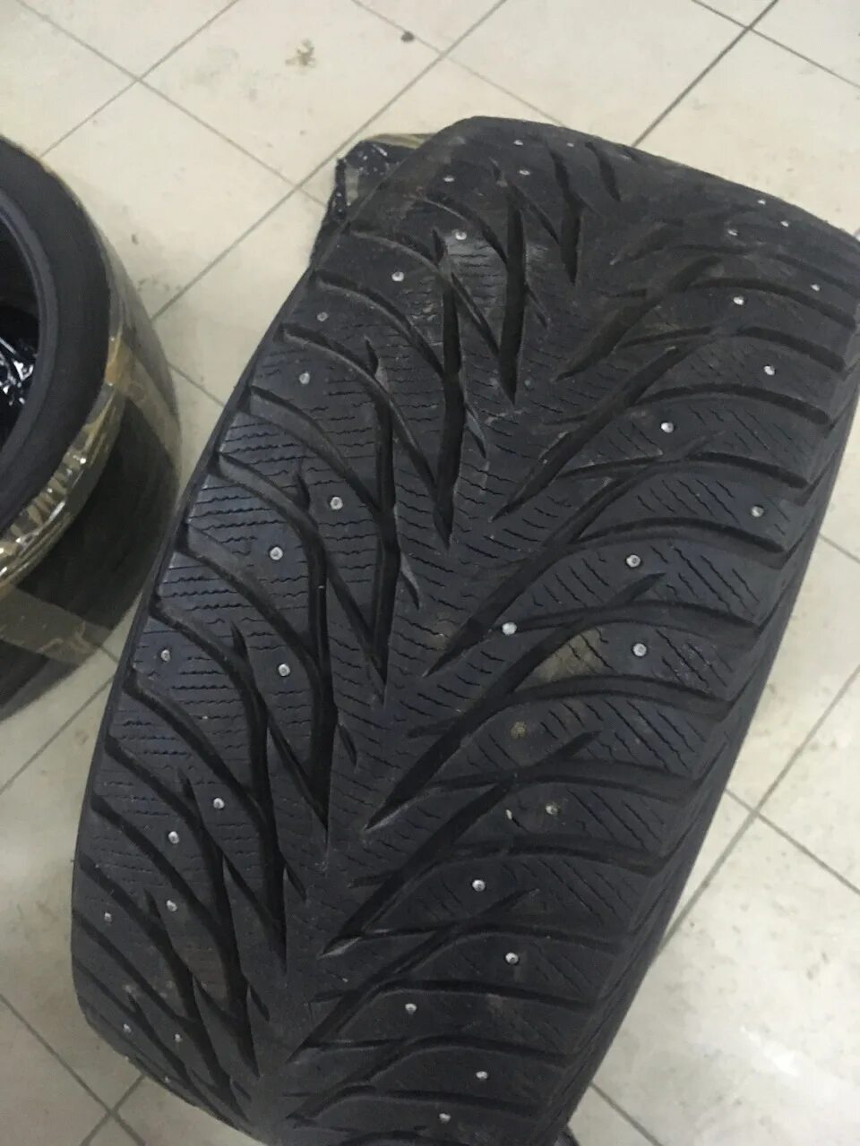 Шины 255 55 20 зимние с шипами. Yokohama ice guard stud 255 35 20. yokohama iceguard stud ig35. yokohama ig35 r18. yokohama ig35 r18 новые.