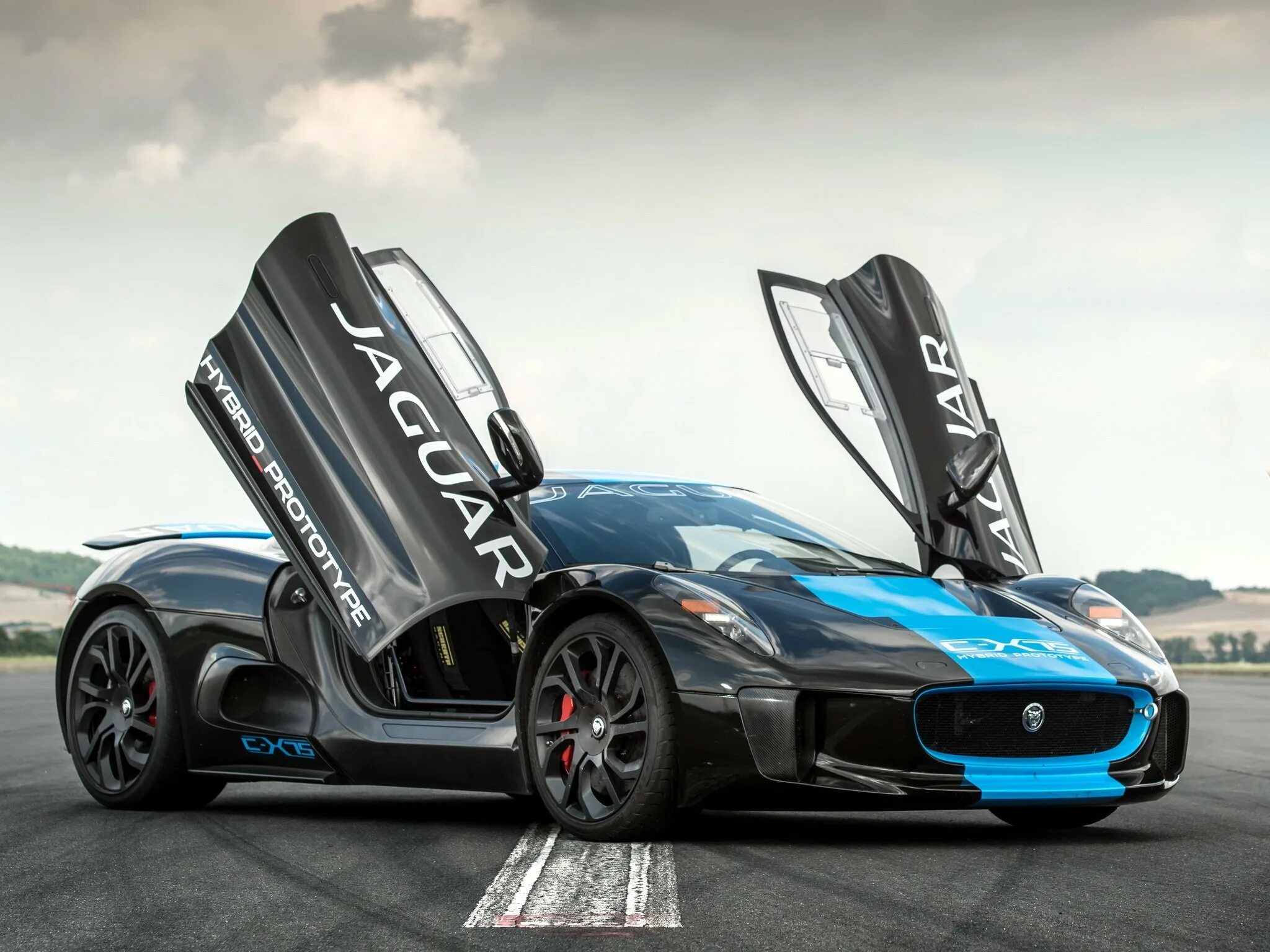 Самые крутые гоночные машины. Ягуар машина гоночная. Jaguar c-x75 Prototype. Jaguar c-x75 Hybrid Supercar Prototype 2013. Крутая гоночная тачка.