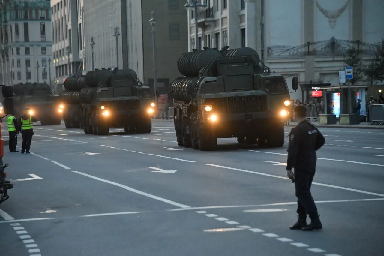 Репетиция парада 26 апреля 2025 в москве. Репетиция парада победы 2025 в москве. репетиция парада в москве. репетиция парада 4 мая. репетиция парада 2025 в москве сейчас.