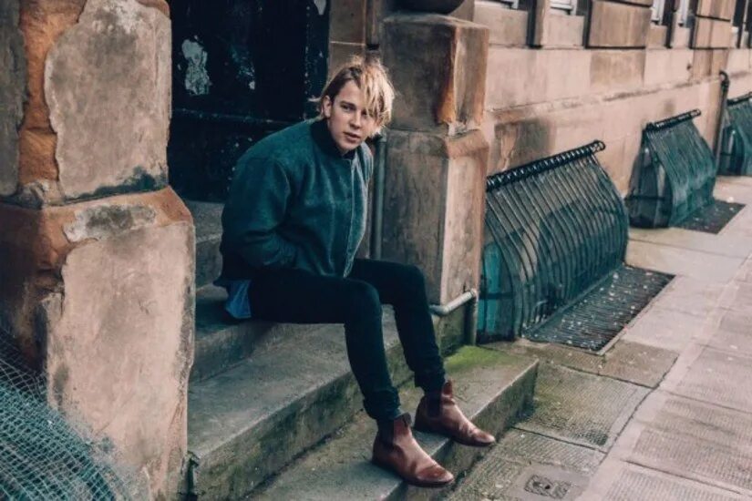 Another love том оделл. Том оделл в детстве. Stay tonight tom odell chords. Hold me tom. Goin' out west tom waits похожие песни.