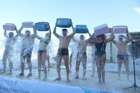 Облить водой на морозе