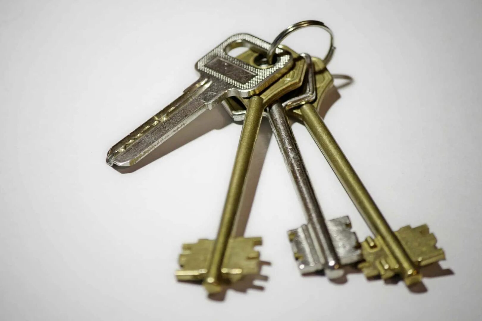 Ключи от квартиры. Ключи от дома. Квартира ключи. Фотографии ключей от квартиры. Прокат ключ