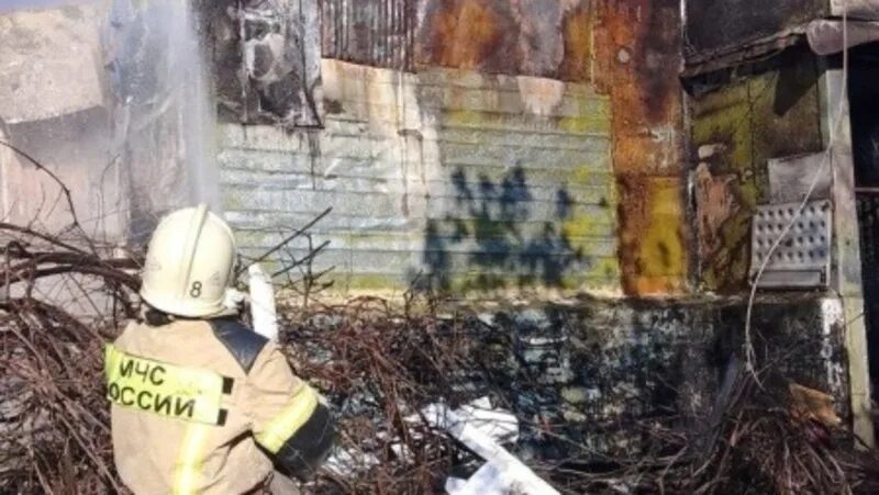 Губкин горит дом. Сгоревшие дома. Пожар на даче. Сгорел дом в Губкине. Сгорел дачный дом.