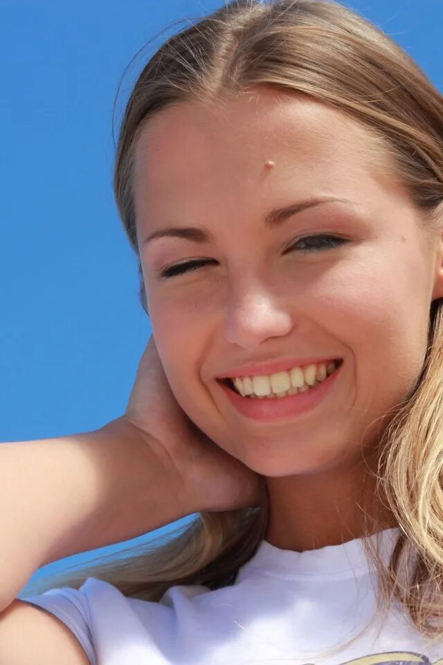 Тату на щеке у девушек. Большая родинка на лице. Выпуклая родинка на лбу. Шиловская удалила родинку на лбу. Шиловская удалила родинку на лбу.